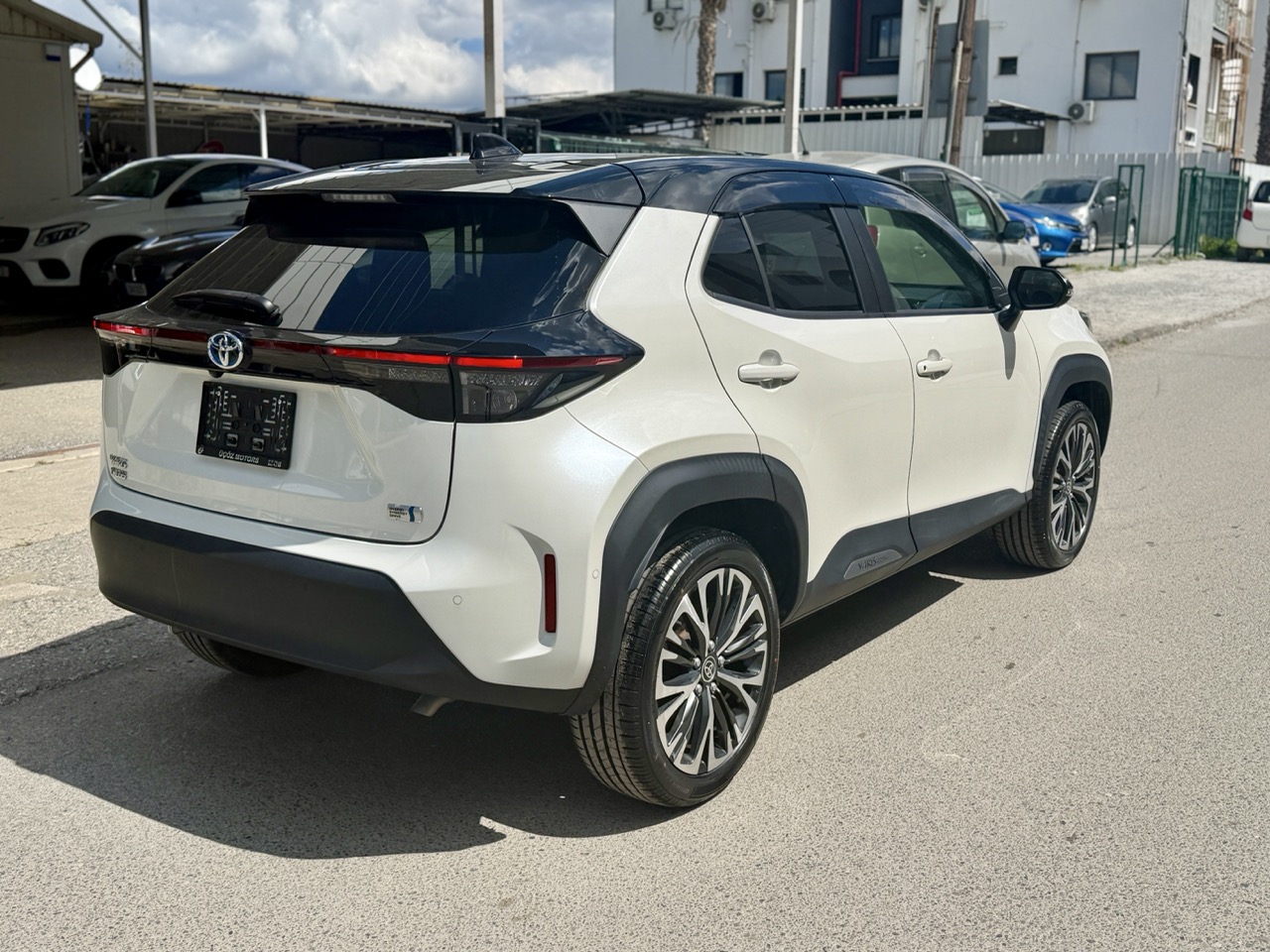 
								Toyota Yaris cross hibrit full									