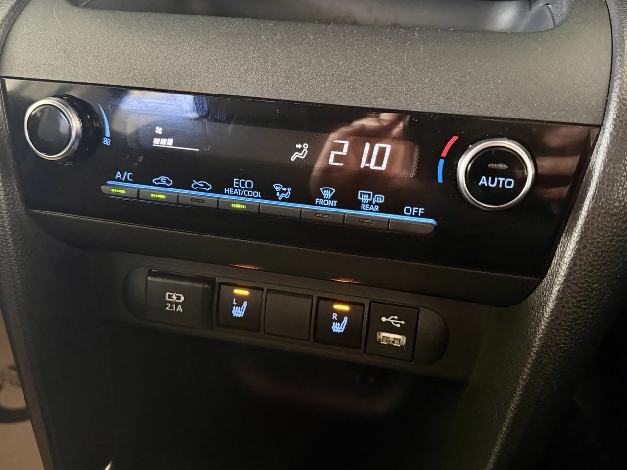 
								Toyota Yaris cross hibrit full									