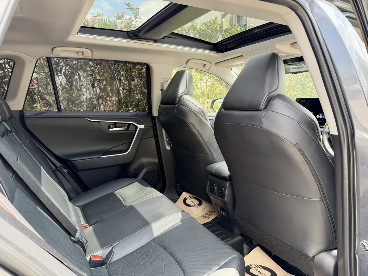 
								TOYOTA RAV4 ADVENTURA HYBIRD full									