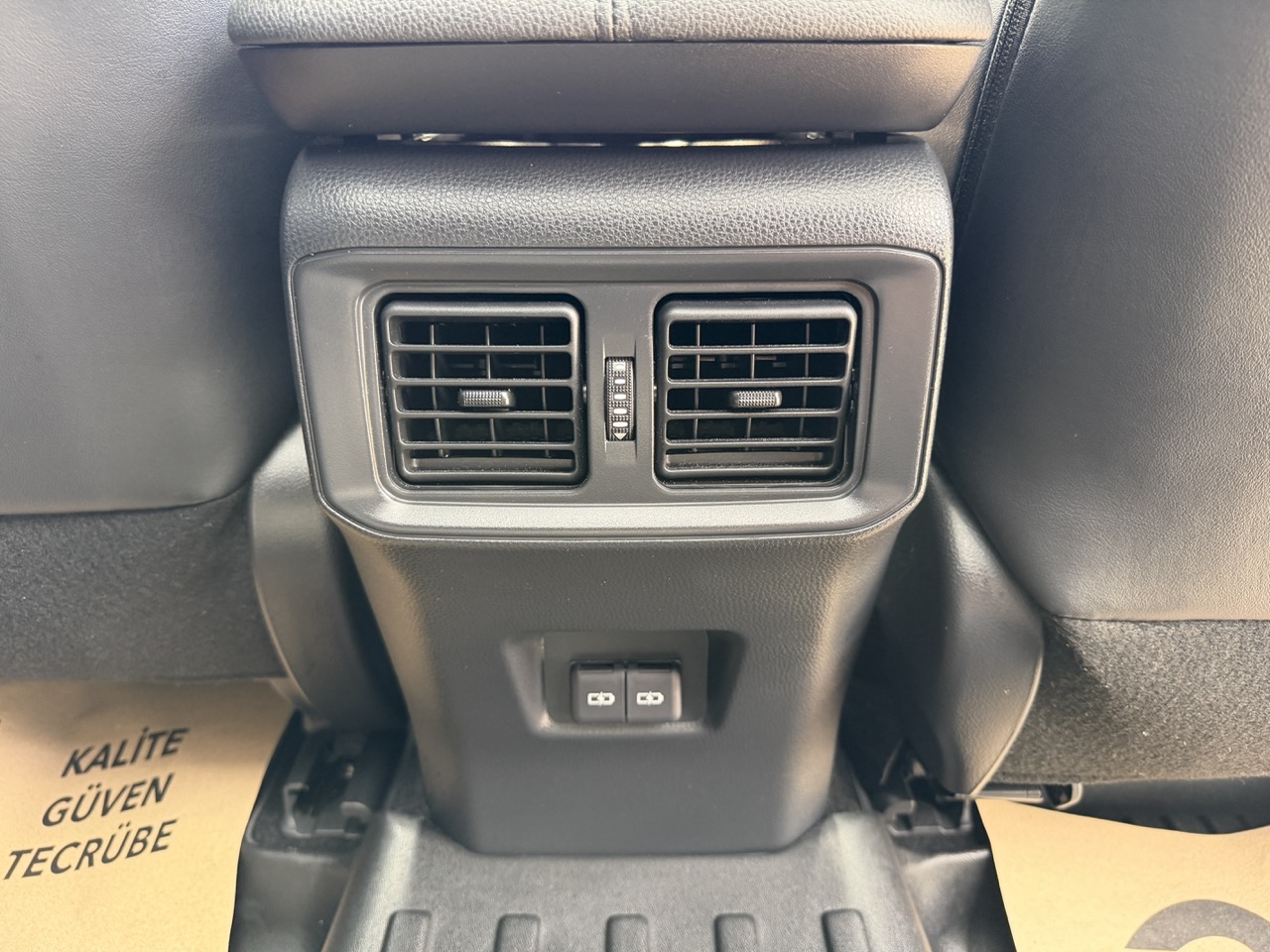 
								TOYOTA RAV4 ADVENTURA HYBIRD full									