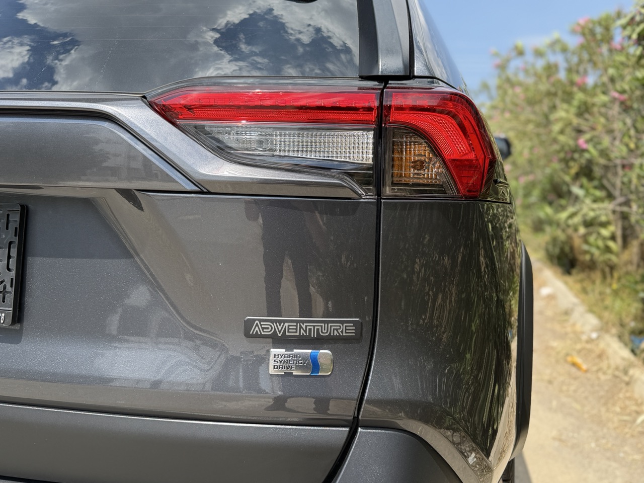 
								TOYOTA RAV4 ADVENTURA HYBIRD full									