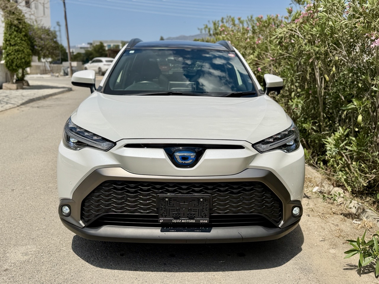 
								TOYOTA COROLLA CROSS HYBIRD full									