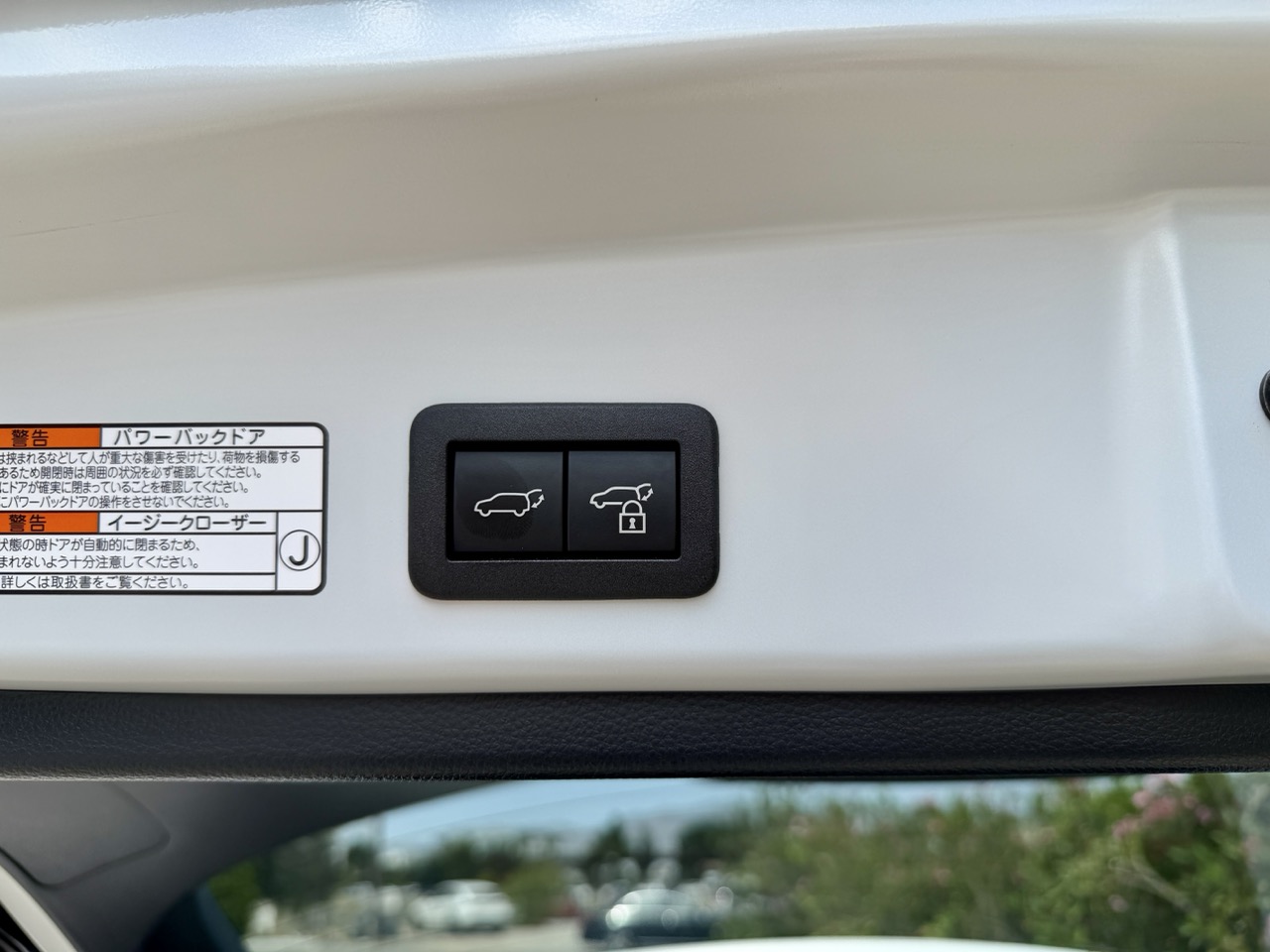 
								TOYOTA COROLLA CROSS HYBIRD full									