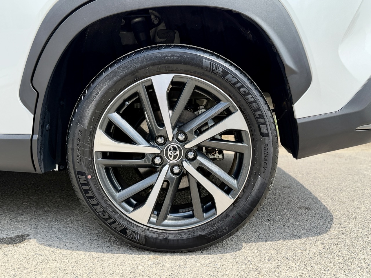 
								TOYOTA COROLLA CROSS HYBIRD full									