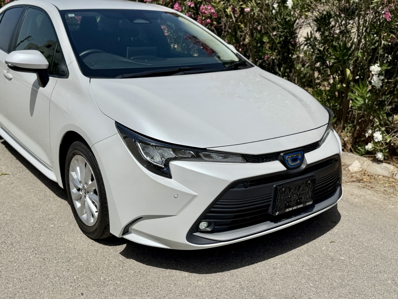 
								TOYOTA COROLLA HIBRIT full									