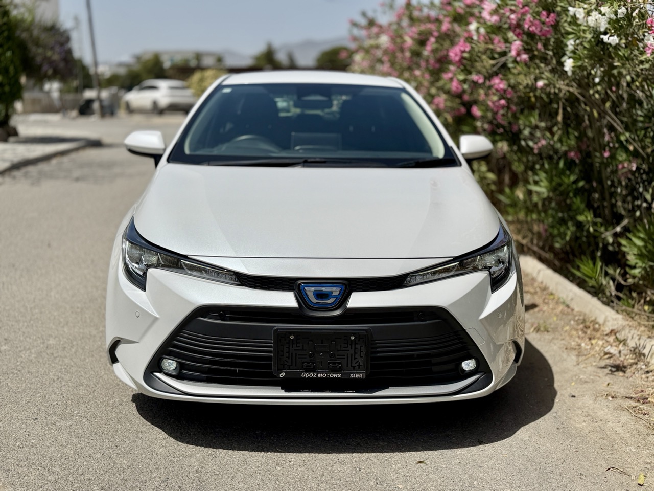 
								TOYOTA COROLLA HIBRIT full									