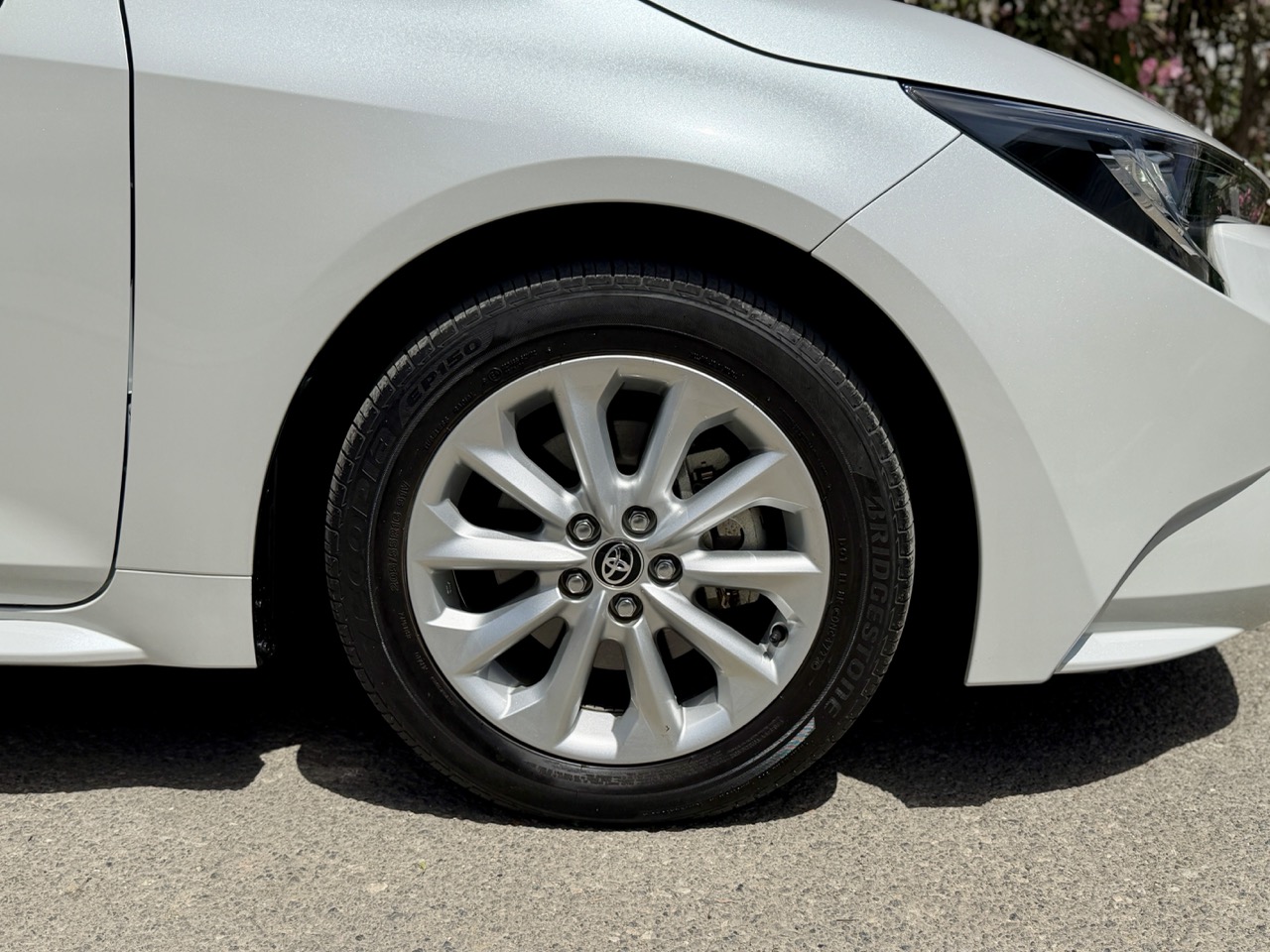 
								TOYOTA COROLLA HIBRIT full									