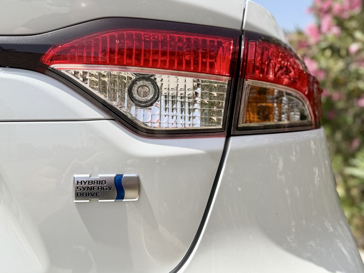 
								TOYOTA COROLLA HIBRIT full									