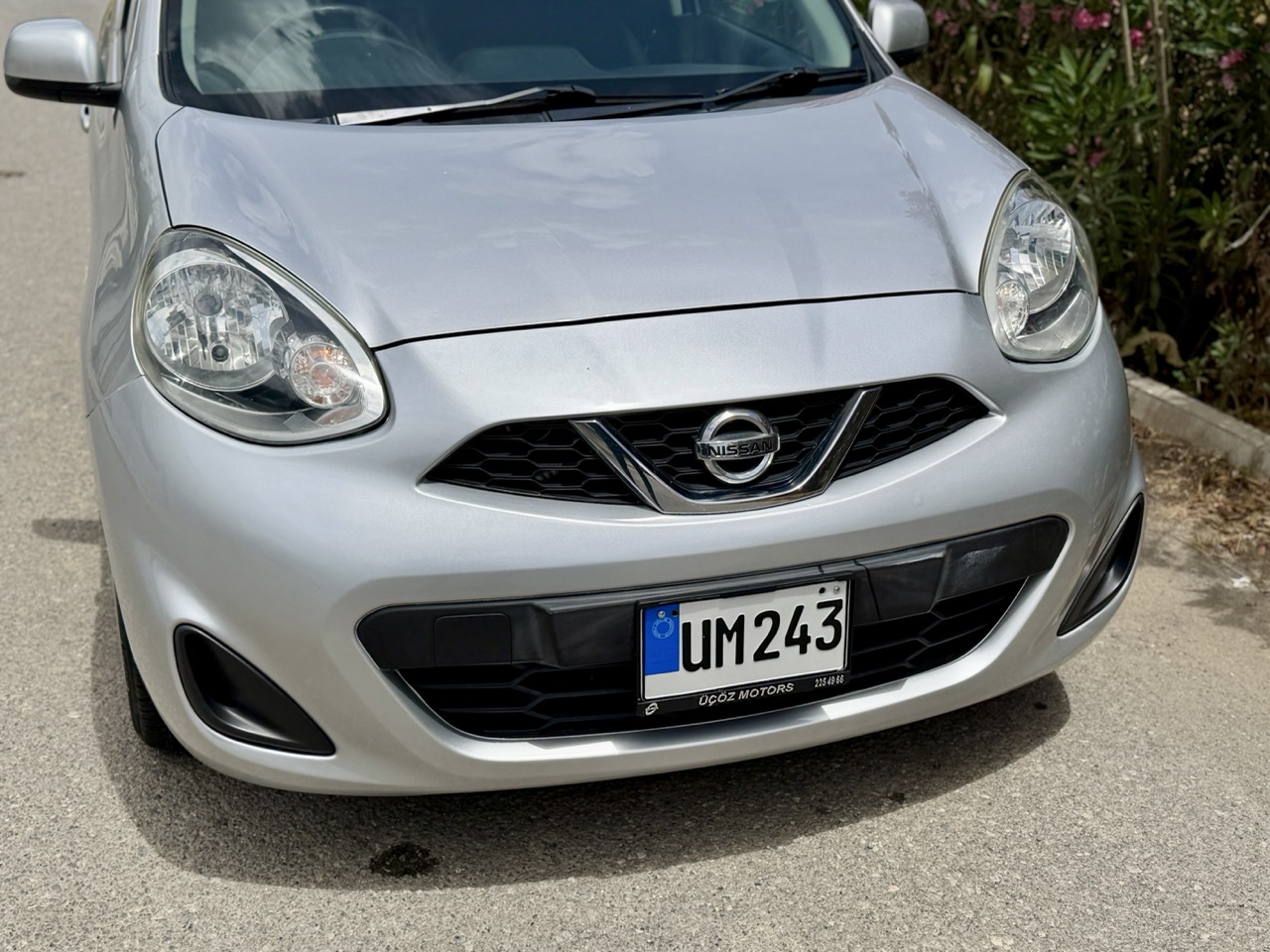 
								Nissan March full									