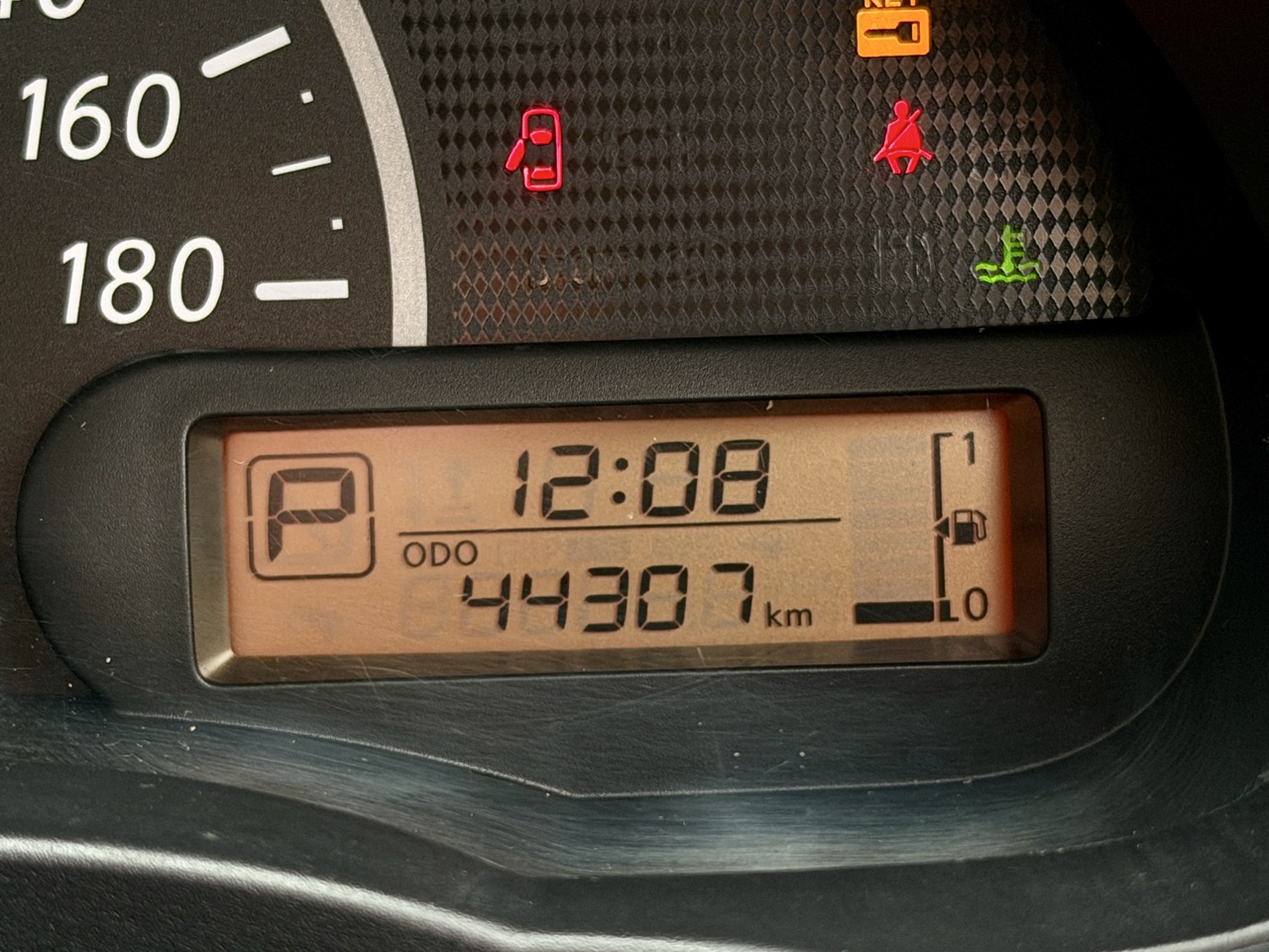 
								Nissan March full									