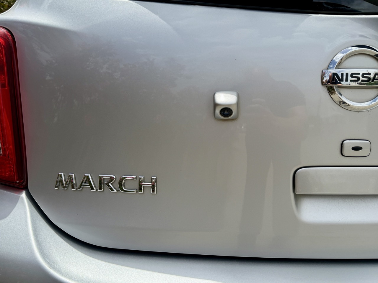 
								Nissan March full									