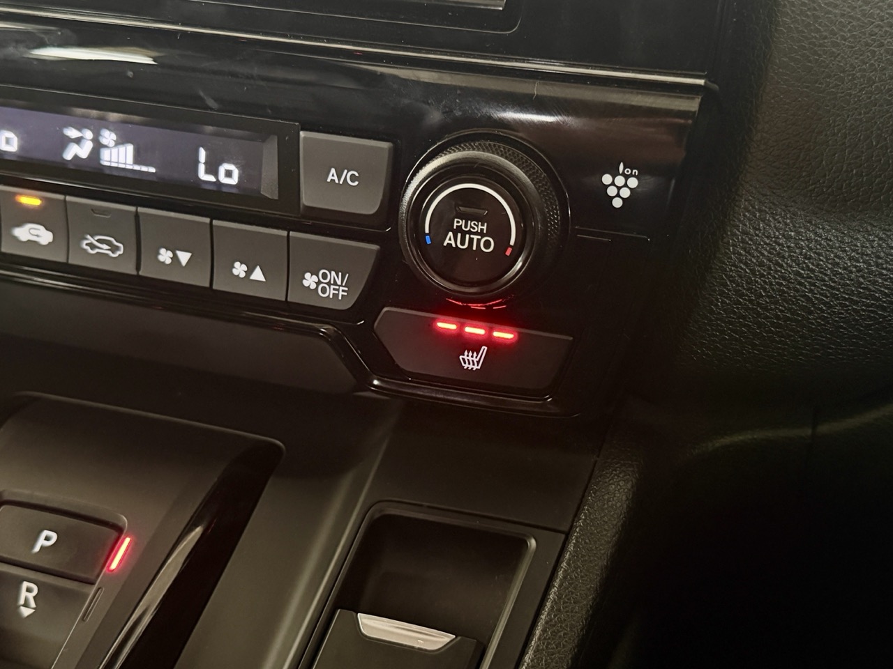 
								HONDA CR-V E-HEV HYBIRD full									