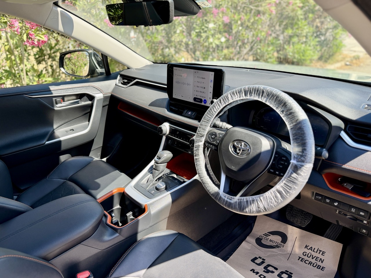 
								TOYOTA RAV4 full									