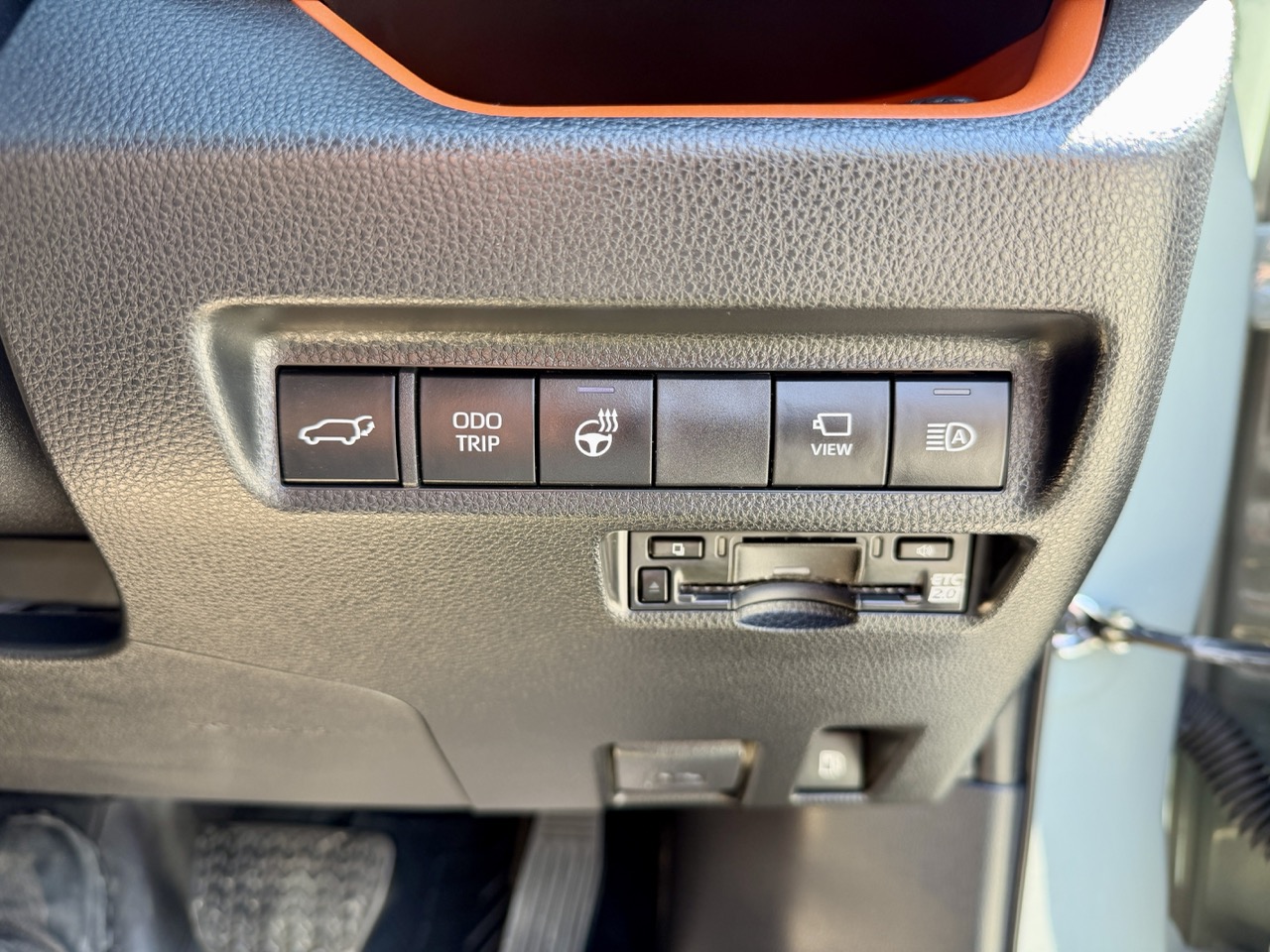 
								TOYOTA RAV4 full									