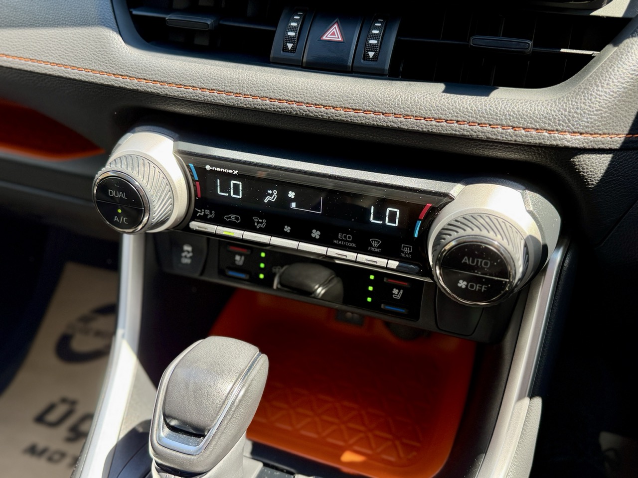 
								TOYOTA RAV4 full									