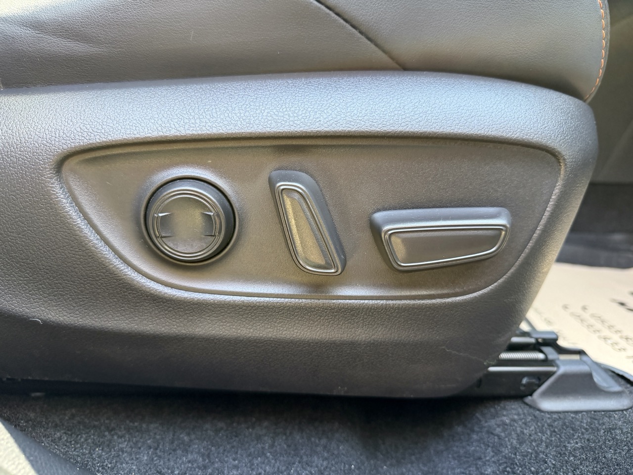 
								TOYOTA RAV4 full									