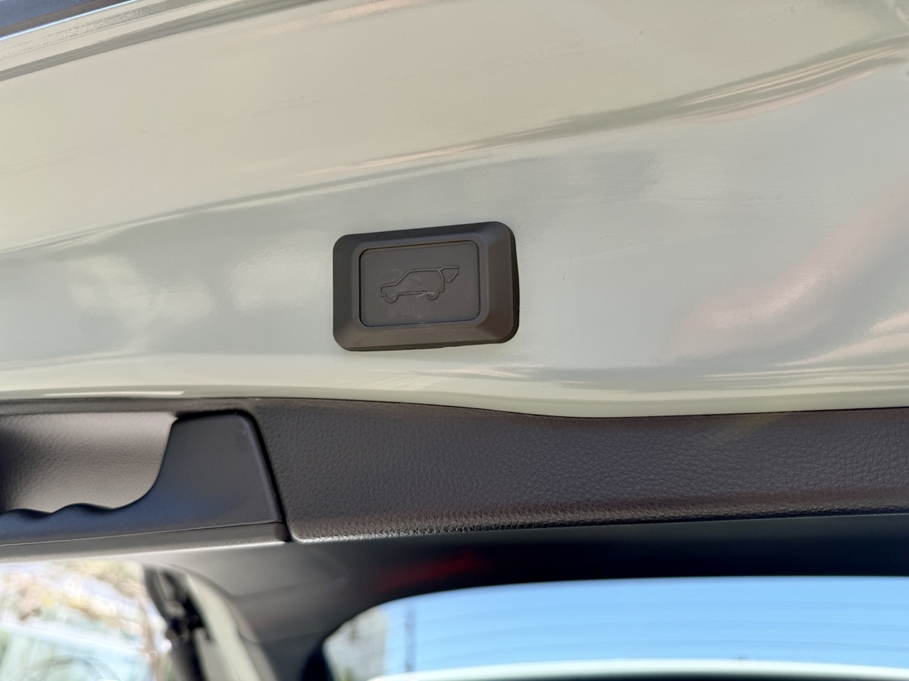 
								TOYOTA RAV4 full									