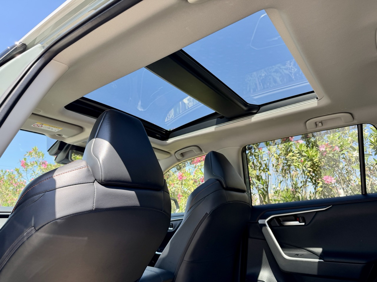 
								TOYOTA RAV4 full									