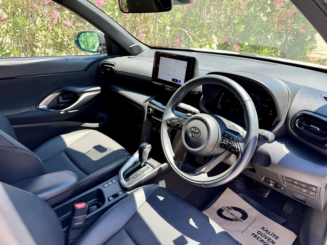 
								TOYOTA YARIS CROSS HIBRIT full									