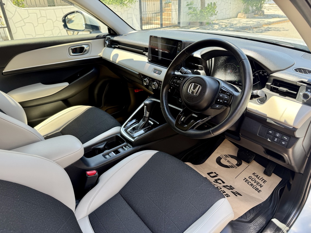 
								HONDA VEZEL E-HEV full									