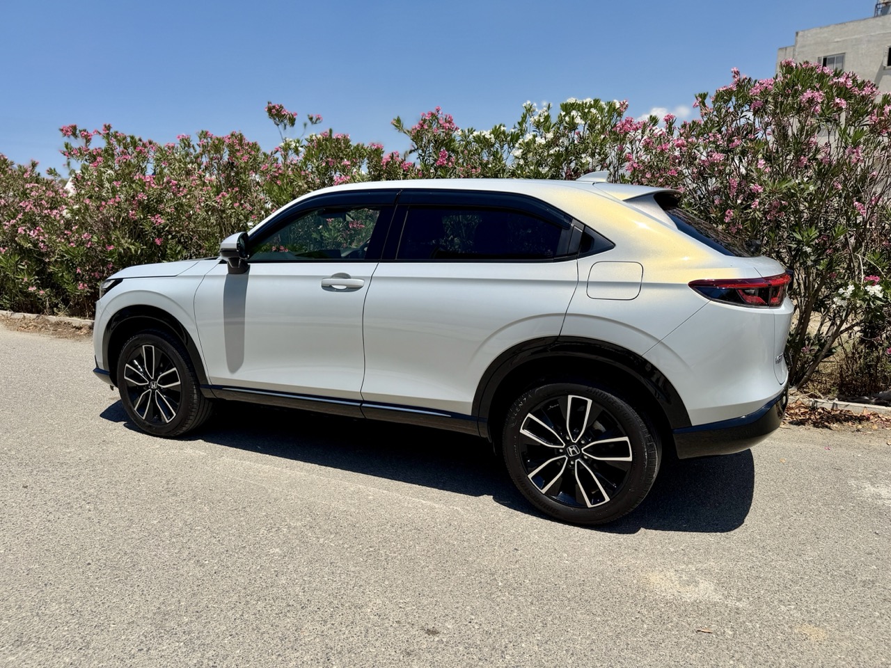 
								HONDA VEZEL E-HEV full									