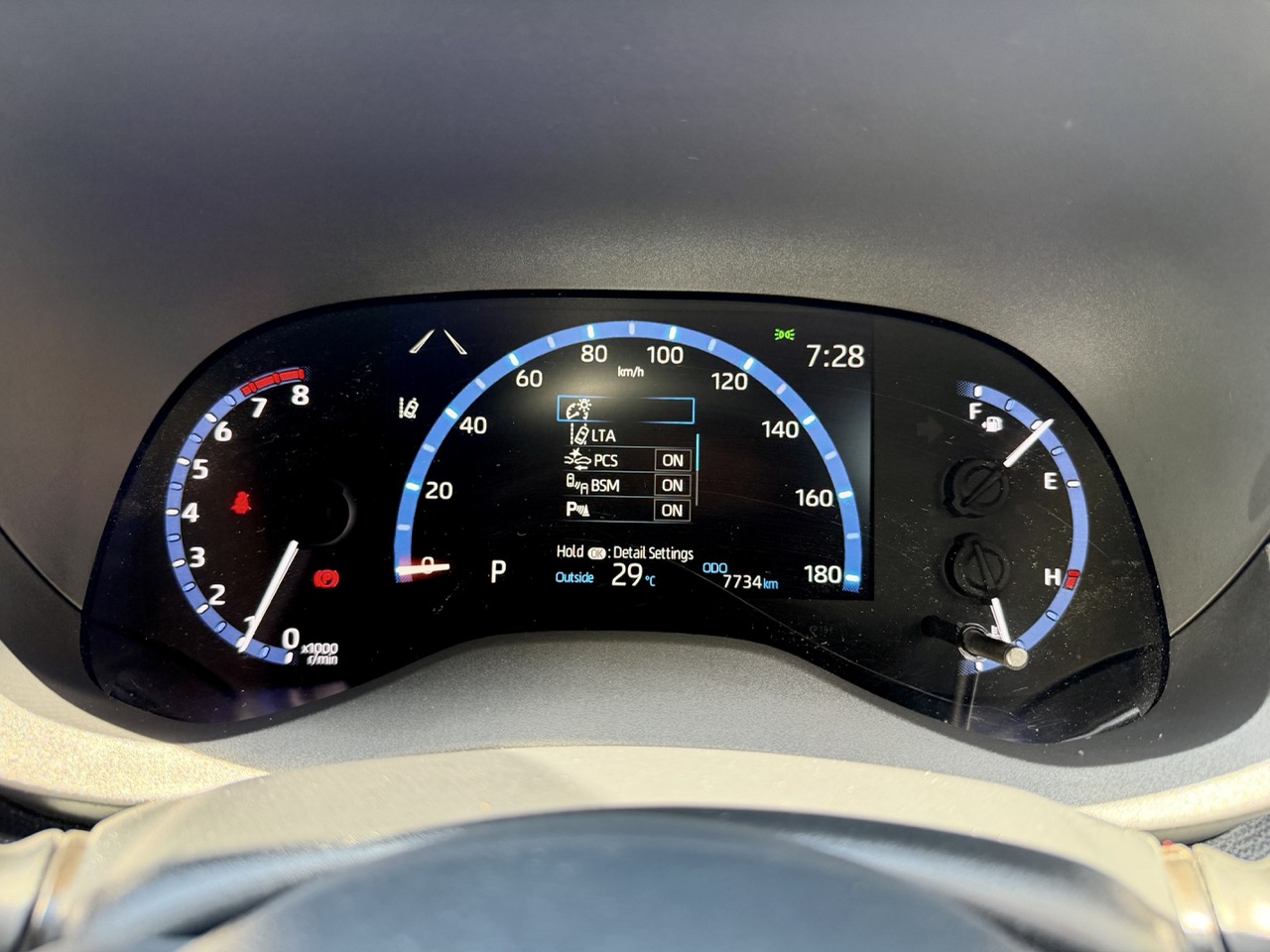 
								TOYOTA YARIS CROSS full									