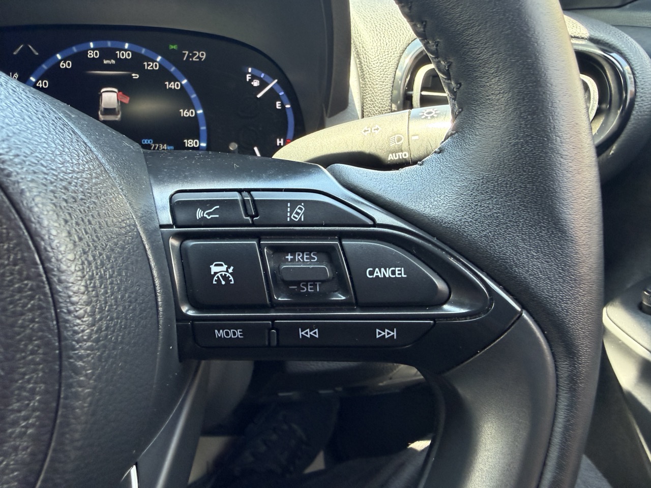 
								TOYOTA YARIS CROSS full									
