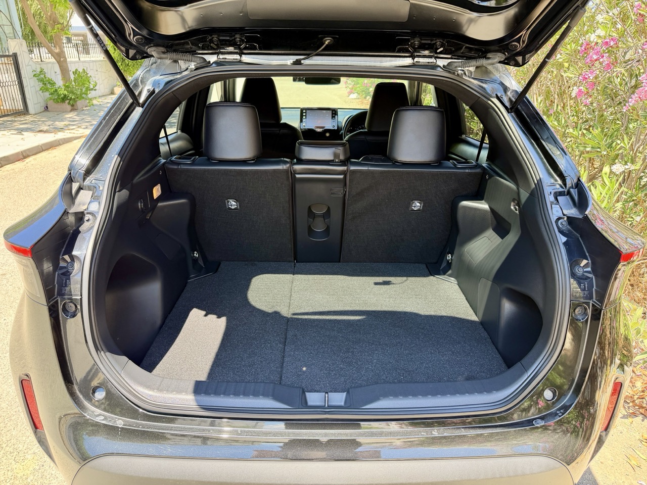 
								TOYOTA YARIS CROSS full									