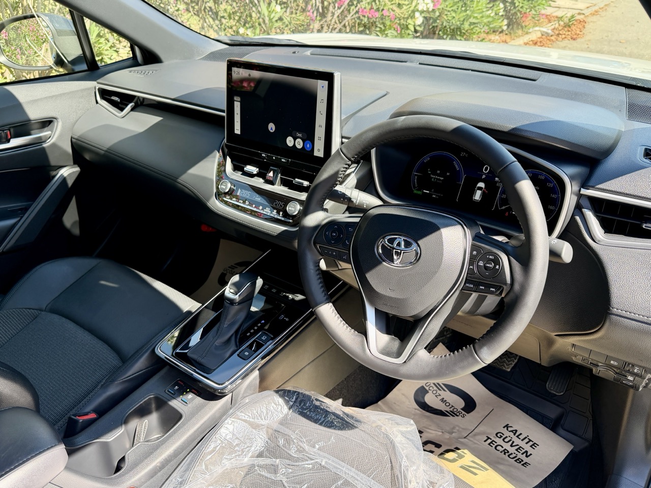 
								TOYOTA COROLLA CROSS full									