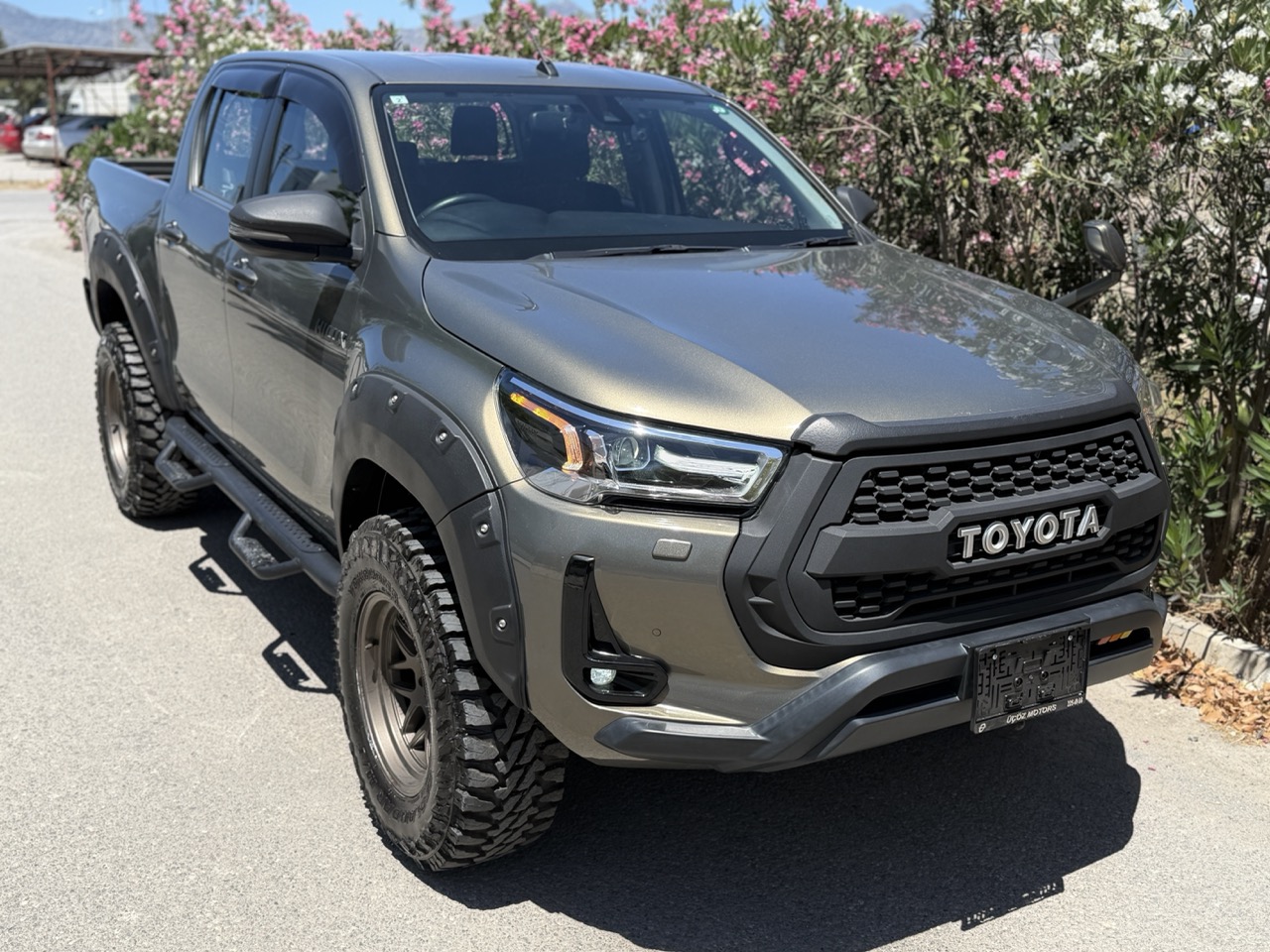 
								TOYOTA HILUX full									