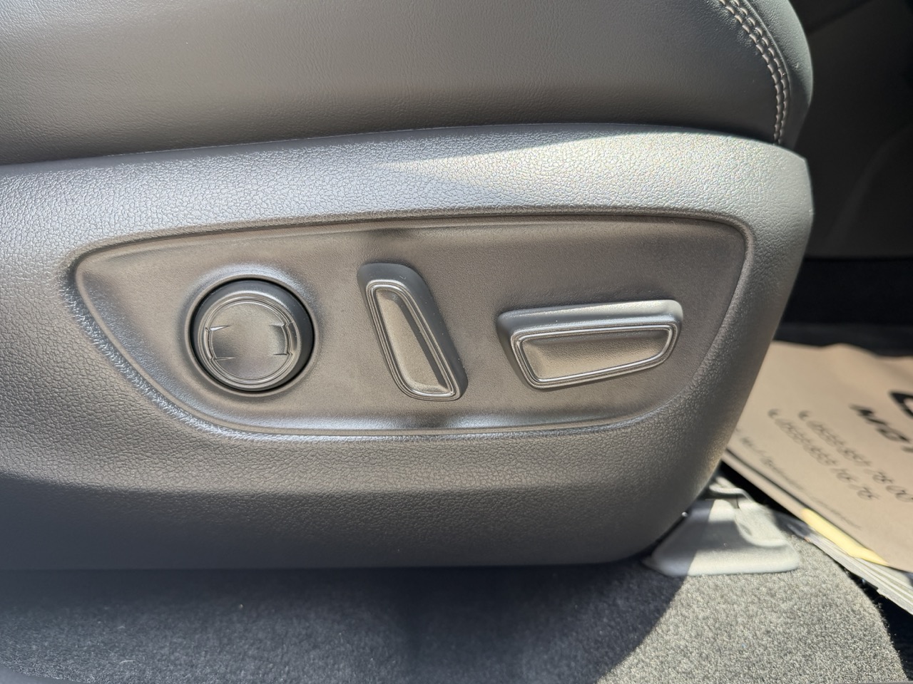 
								Toyota RAV4 PLUG IN HIBRIT full									