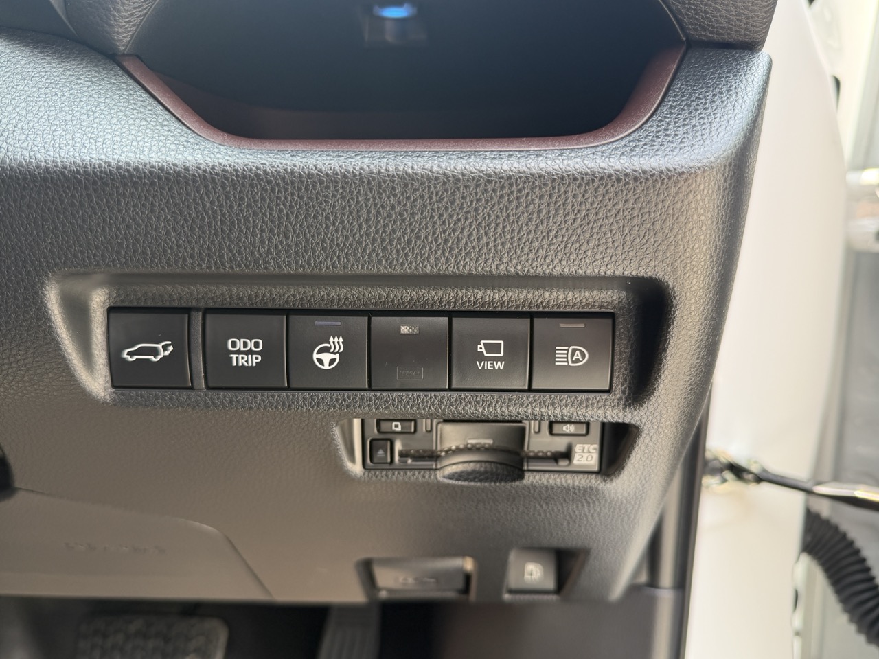 
								Toyota RAV4 PLUG IN HIBRIT full									