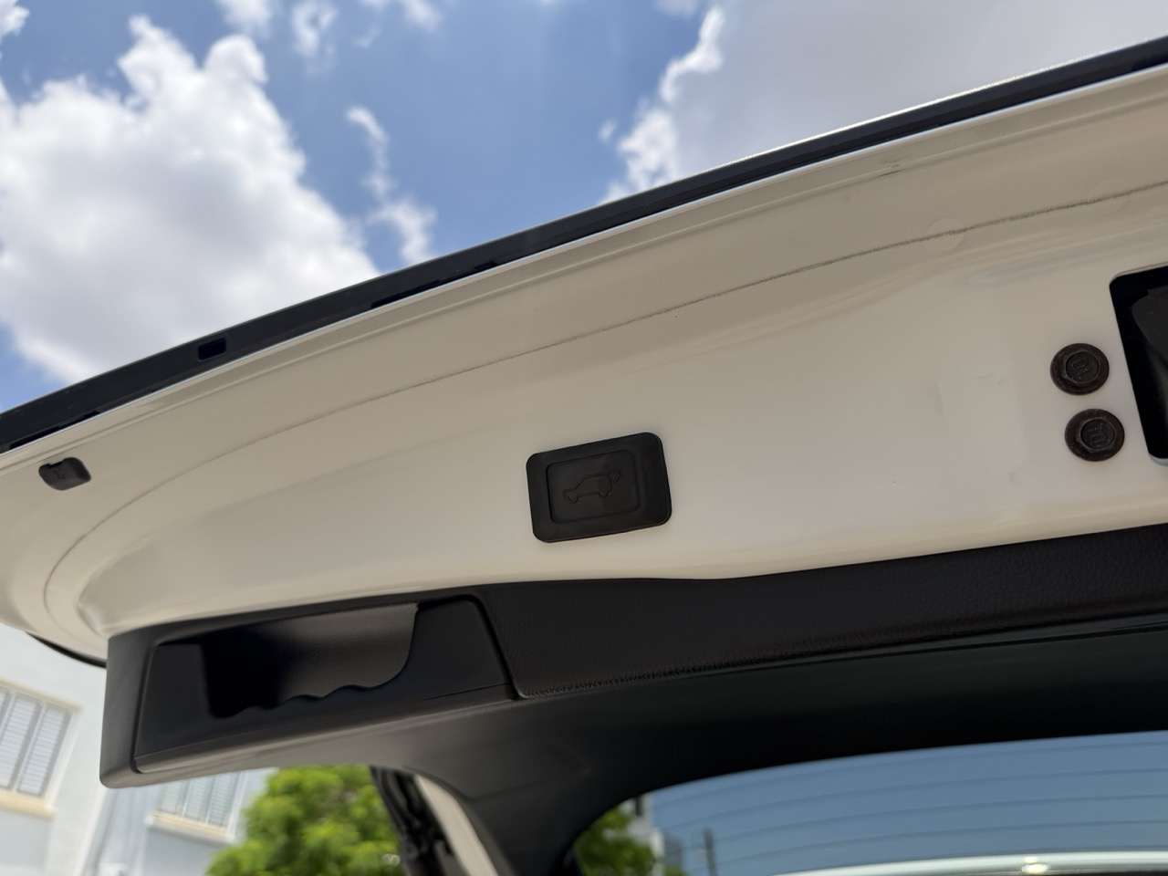 
								Toyota RAV4 PLUG IN HIBRIT full									