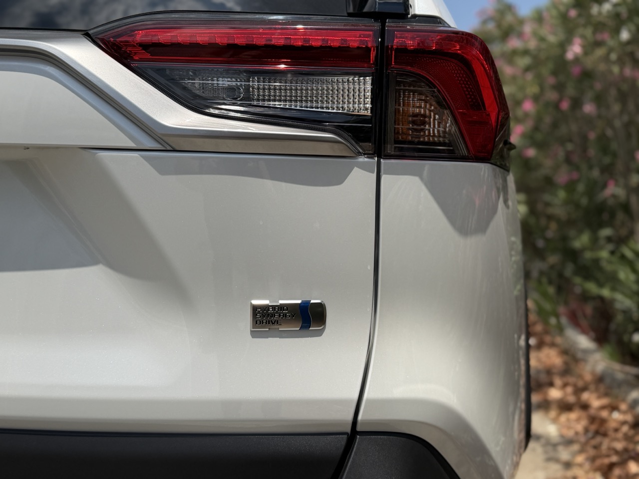 
								Toyota RAV4 PLUG IN HIBRIT full									