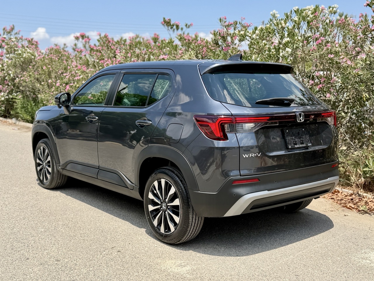 
								HONDA WR-V full									
