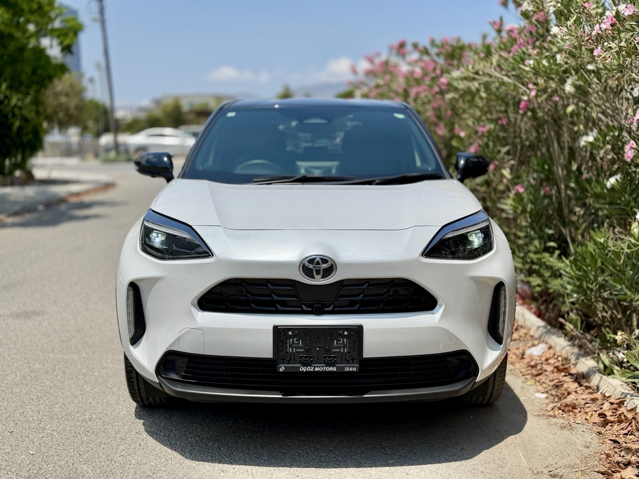 
								TOYOTA YARIS CROSS full									