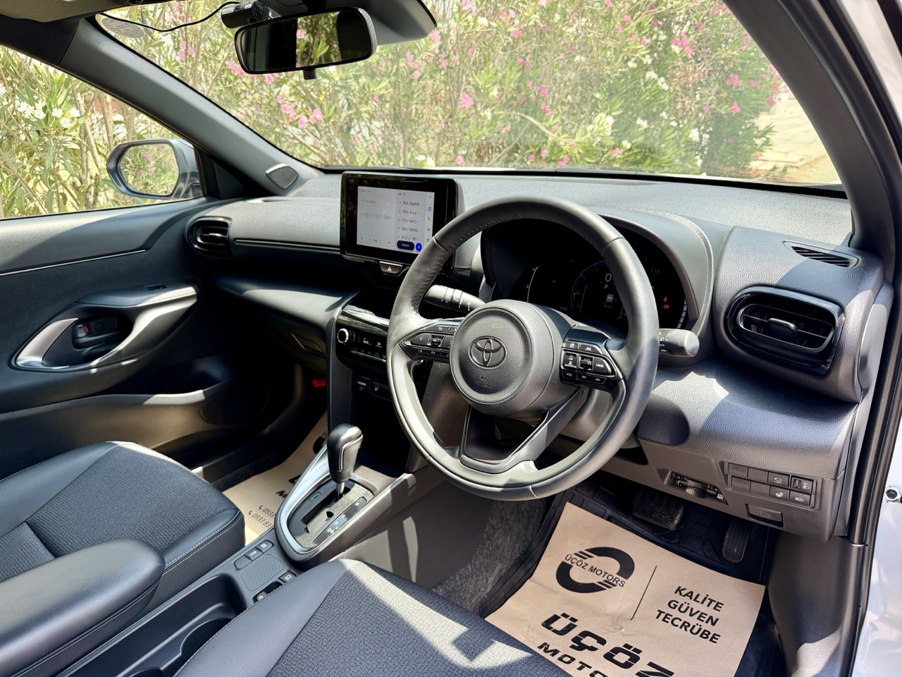 
								TOYOTA YARIS CROSS full									