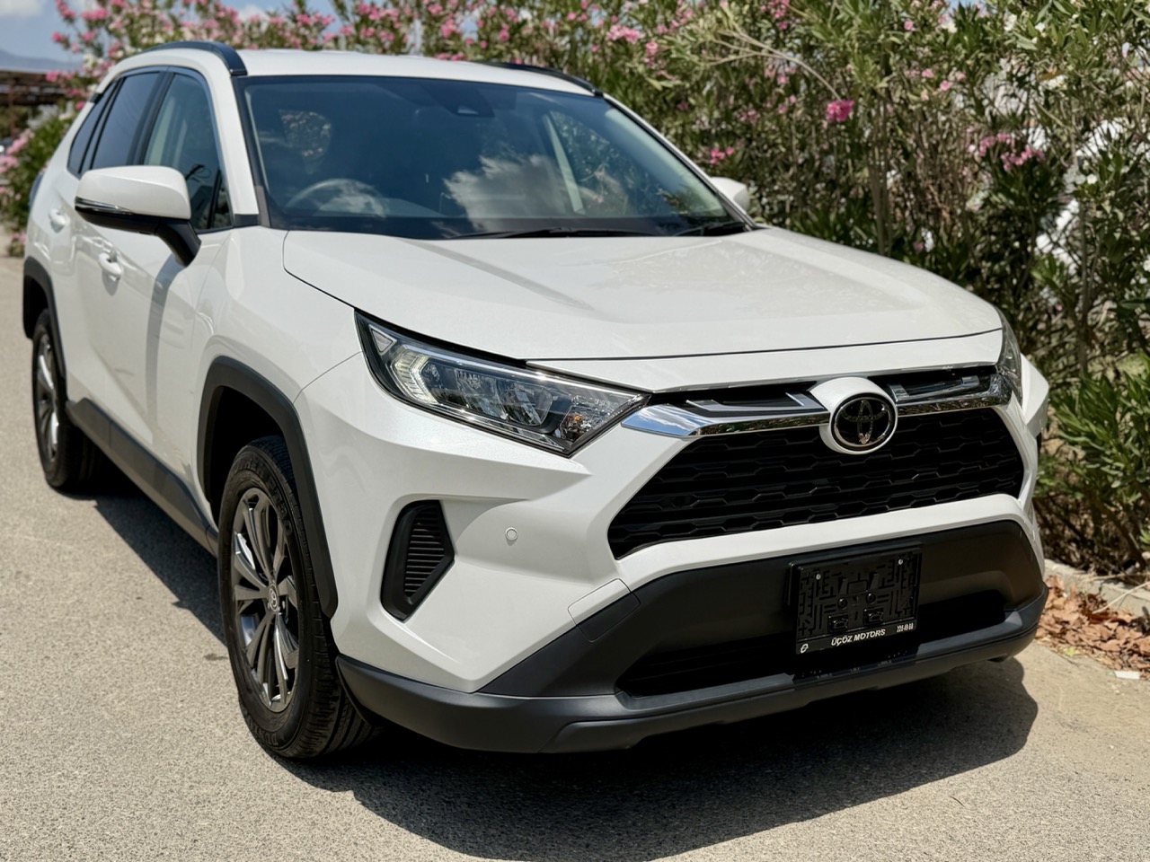 
								TOYOTA RAV4 full									