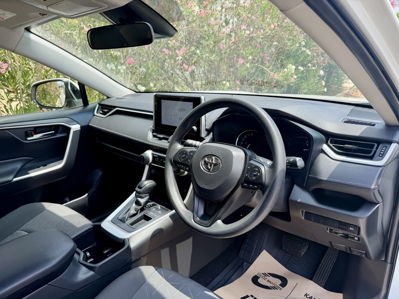 
								TOYOTA RAV4 full									