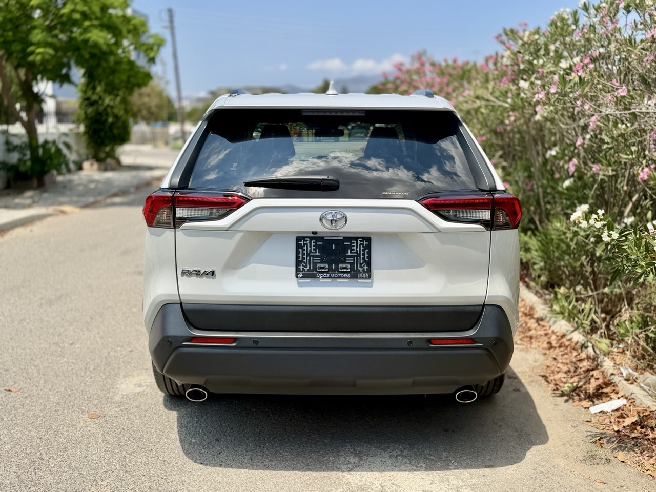 
								TOYOTA RAV4 full									