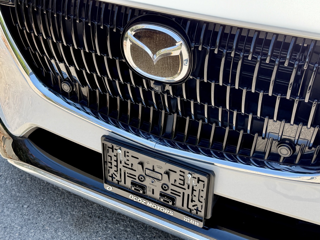 
								MAZDA CX-60 full									