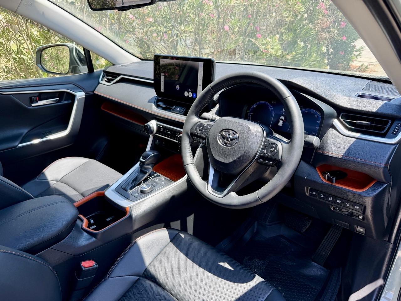 
								TOYOTA RAV4 HIBRIT ADVANTURA full									