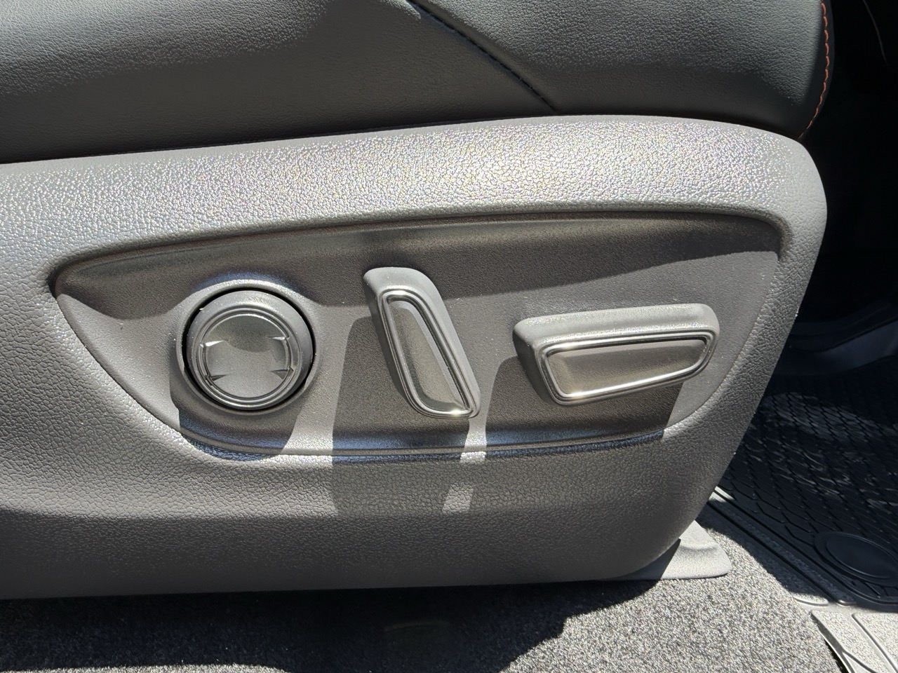
								TOYOTA RAV4 HIBRIT ADVANTURA full									