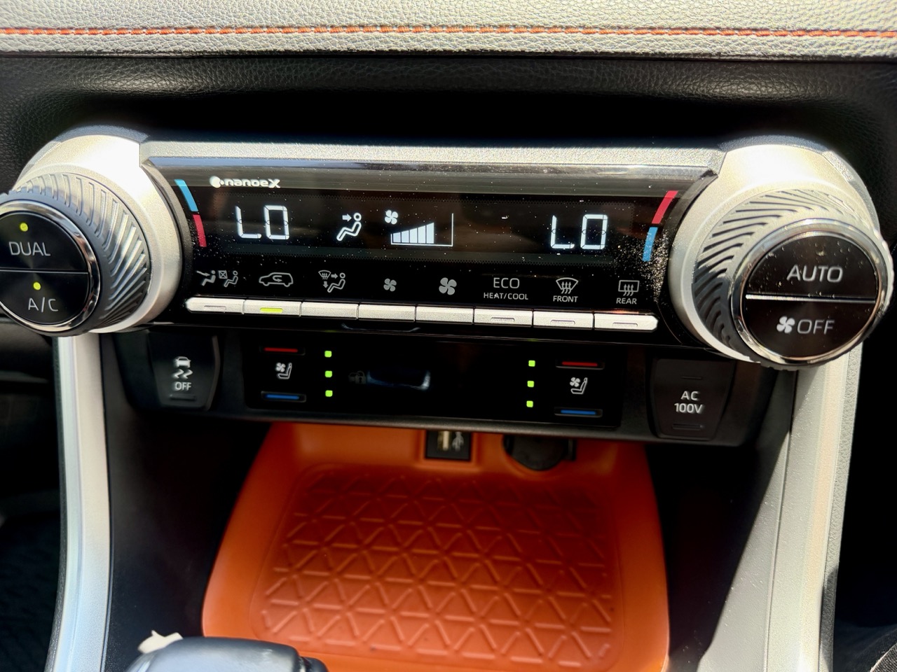 
								TOYOTA RAV4 HIBRIT ADVANTURA full									