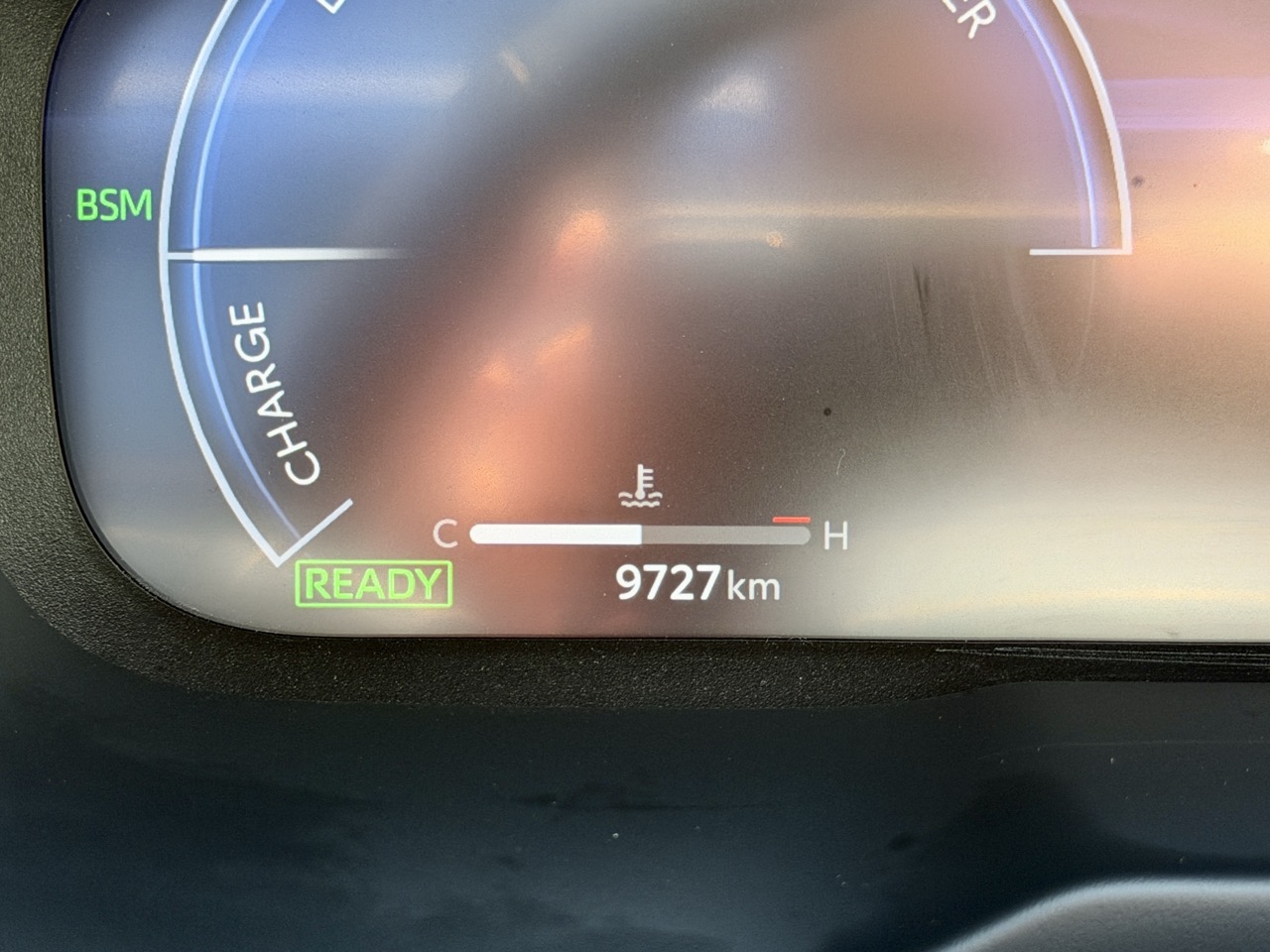 
								TOYOTA RAV4 HIBRIT ADVANTURA full									