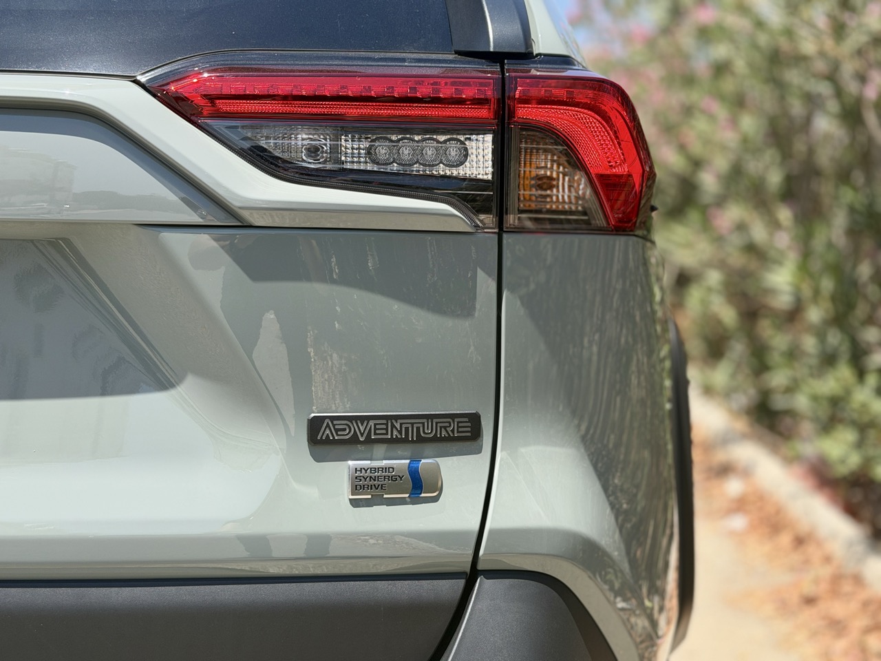 
								TOYOTA RAV4 HIBRIT ADVANTURA full									