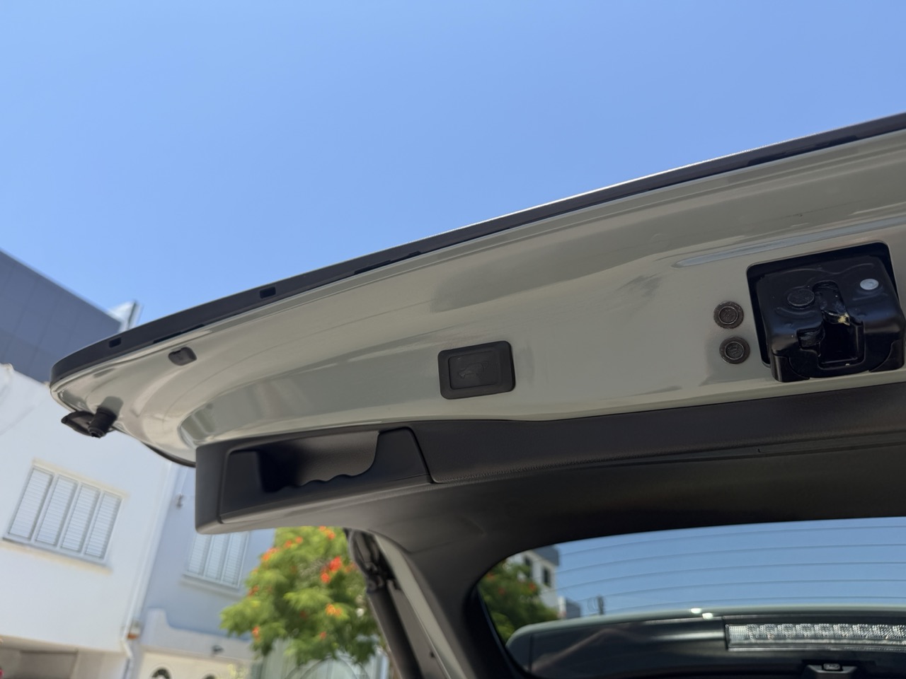 
								TOYOTA RAV4 HIBRIT ADVANTURA full									