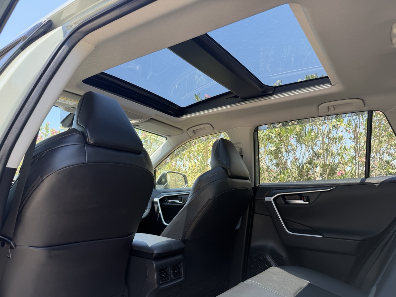 
								TOYOTA RAV4 HIBRIT ADVANTURA full									
