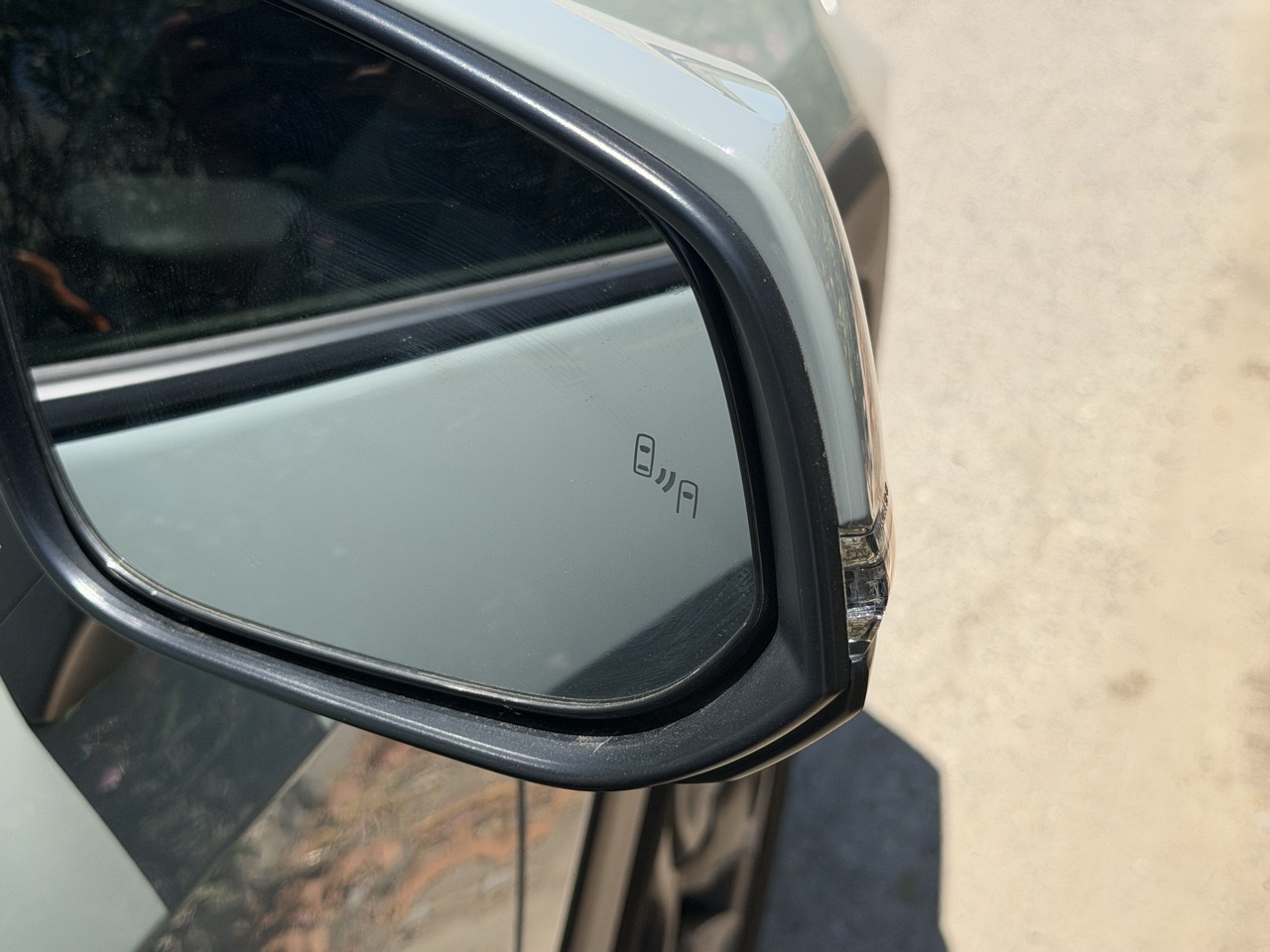 
								TOYOTA RAV4 HIBRIT ADVANTURA full									