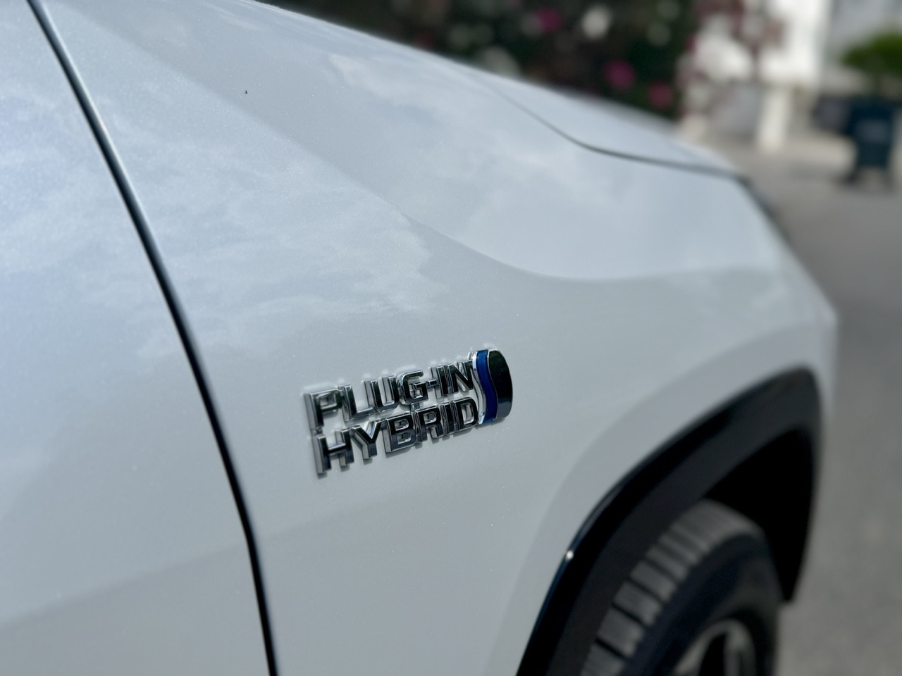 
								TOYOTA RAV4 PLUG IN HIBRIT full									